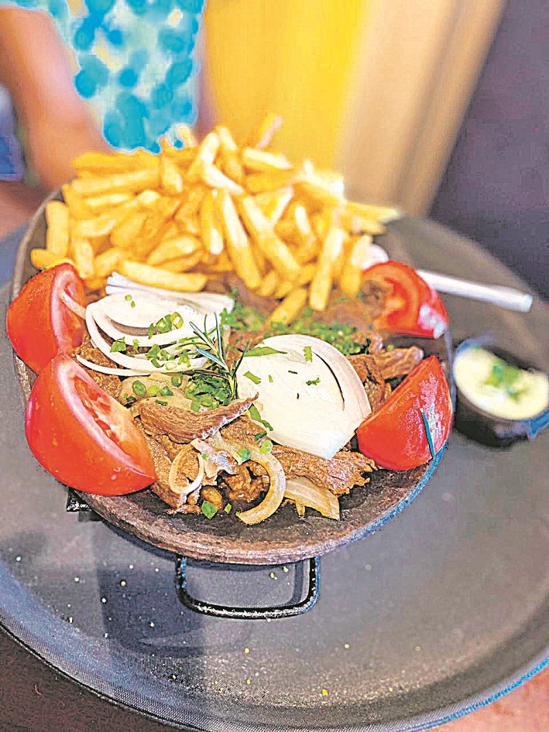 Filé com fritas do Sabor da Cachaça, em Camburi, Vitória. (Foto: Divulgação/Sabor da Cachaça)