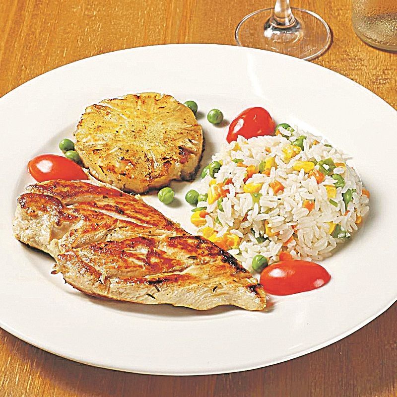 Frango à primavera do Delira, na Praia da Costa. (Foto: Divulgação/Olivier Schochlin)