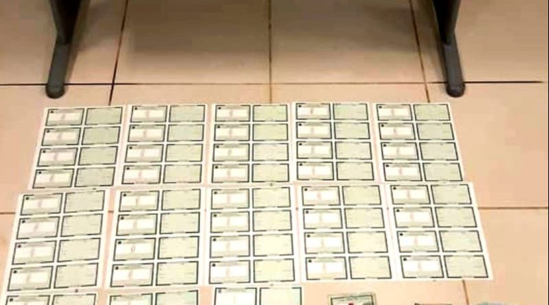 Identidades falsificadas foram apreendidas pela PRF (Foto: Divulgação PRF)