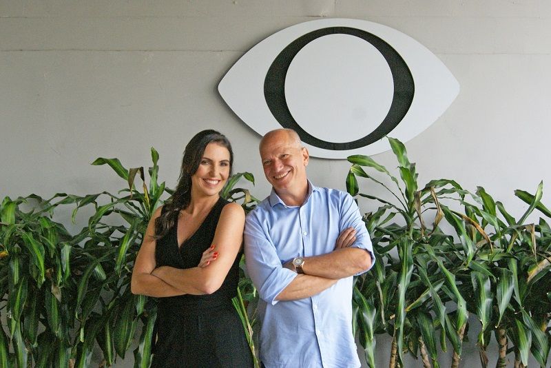 Glenda Kozlowski e Elia Júnior comandam o “Show do Esporte” (Foto: Divulgação/Band)