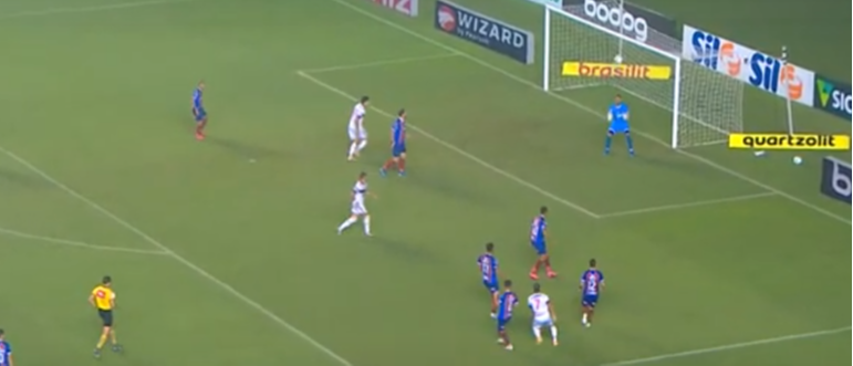 Éverton Ribeiro assina lance espetacular (Foto: Reprodução de TV)