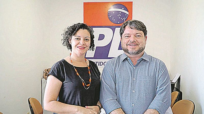 Halpher Luiggi e Juliana Prado Costa são candidatos a prefeito e vice em Vitória (Foto: Assessorias / Vibes Company Co)
