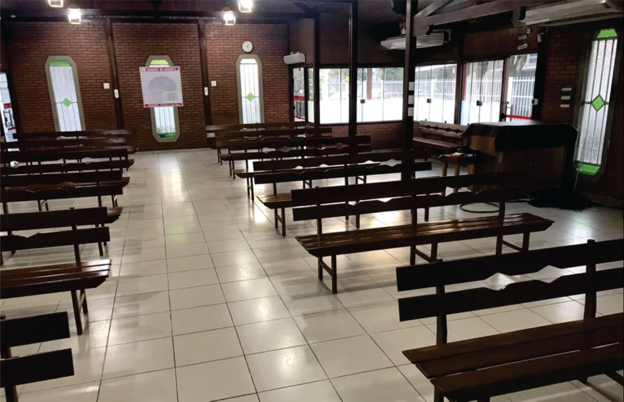 Igreja preparada para receber os fiéis no próximo sábado