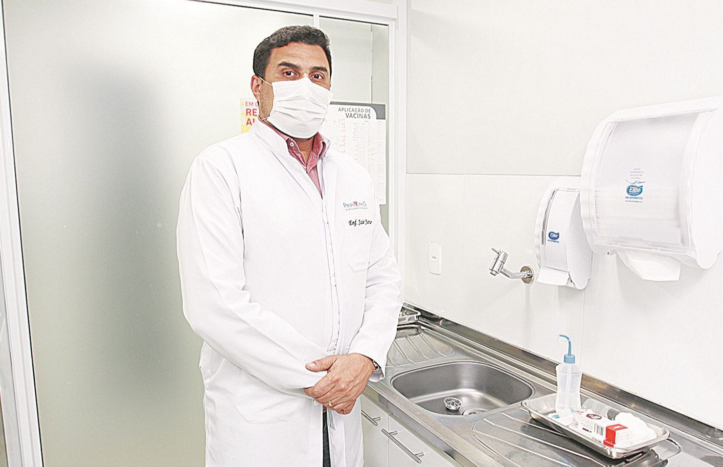 Jair Silva Santos, responsável técnico da Clínica Prophylaxis, aguarda o andamento das pesquisas no Brasil (Foto: Dayana Souza/AT)