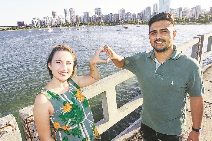 O casal Jessiane e Murilo escolheu a capital do Estado para morar no ano passado e, hoje, só tem elogios para a cidade. “Morando aqui, eu confirmei tudo que já achava: Vitória é linda”, disse Murilo, que veio de Joviânia, Goiás (Foto: Dayana Souza/AT)