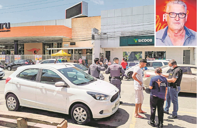 Policiais no local onde ocorreu o assassinato do empresário José Geraldo (destaque), em Jardim Limoeiro, Serra (Foto: Júlia Afonso/Acervo Familiar)