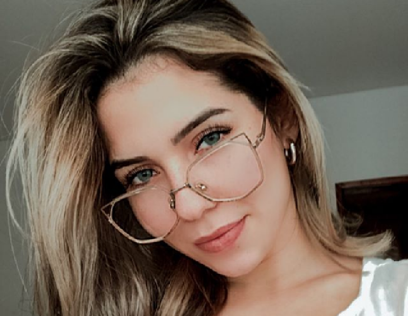 A jovem atravessou a fronteira para o país vizinho no último sábado (12) e fez um procedimento nos glúteos em uma clínica de Pedro Juan Caballero no último domingo (13) (Foto: Acervo Pessoal)