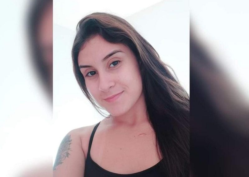 Karolina de Souza Silva, de 17 anos, foi morta pelo namorado com um corte no pescoço (Foto: Reprodução/Redes Sociais)