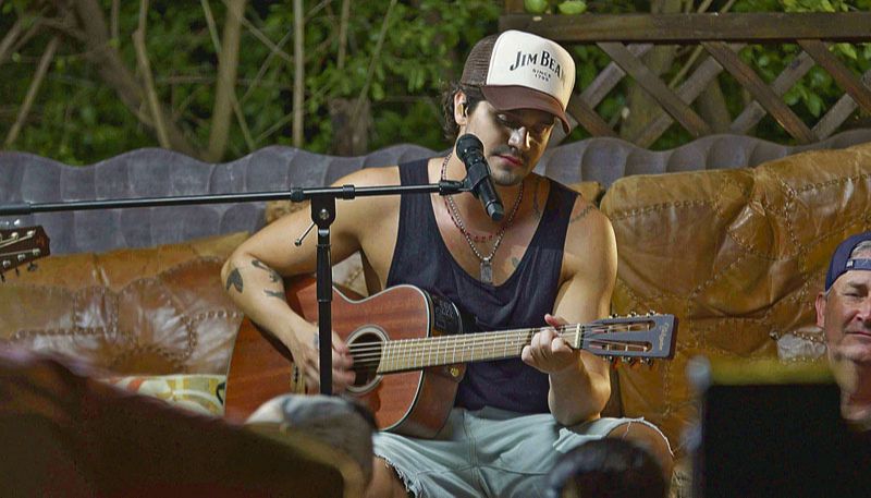 Luan Santana, na gravação de seu novo trabalho (Foto: Divulgação/Gui Dalzoto)