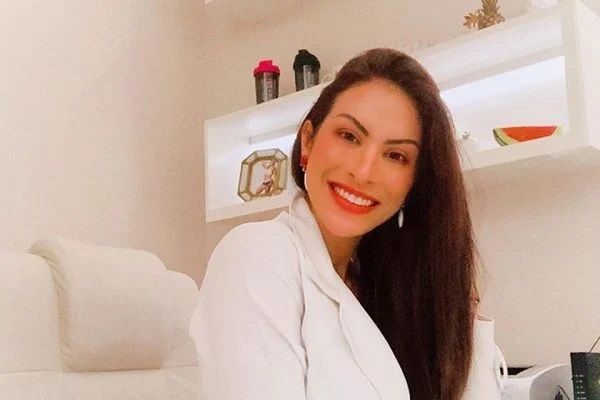 Médica que foi picada por cobra enquanto tomava banho em uma cachoeira (Foto: Reprodução/ Instagram)