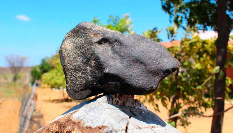 Um dos meteoritos que foi encontrado em Pernambuco (Foto: Site Meteoríticas)