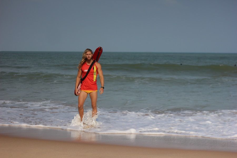 O modelo e salva-vidas Douglas Norbim, de 25 anos (Foto: Roberta Bourguignon/AT)