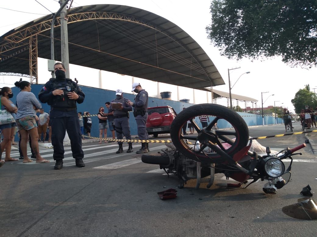 Motociclista morre em acidente em VIla Velha (Foto: Fábio Nunes)
