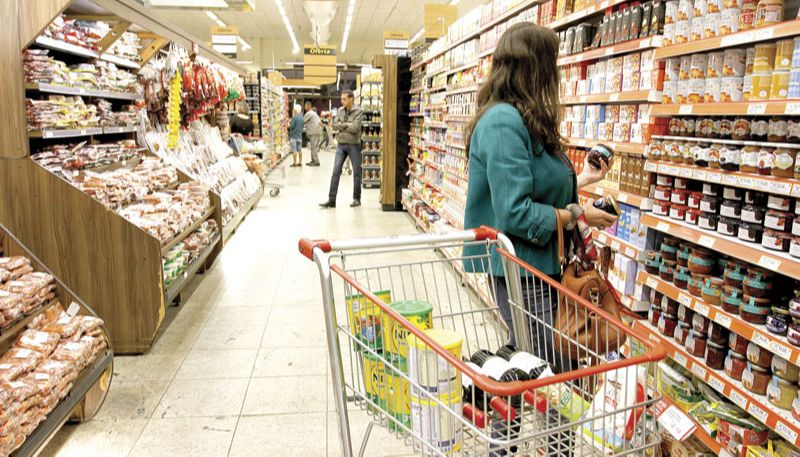 Movimentação em supermercados: 98% dos estabelecimentos abertos (Foto: Arquivo / AT)
