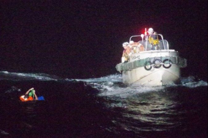 Navio da Guarda Costeira encontrou uma pessoa viva (Foto: 10th Regional Coast Guard Headquarters)