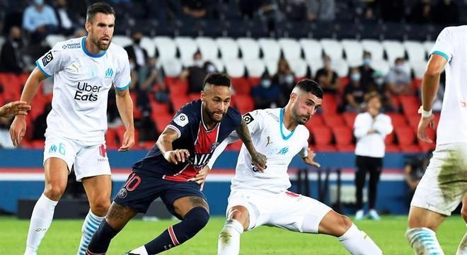 Neymar e defensor do Olympique de Marselha se envolveram em confusão (Foto: Julien de Rosa/EFE)