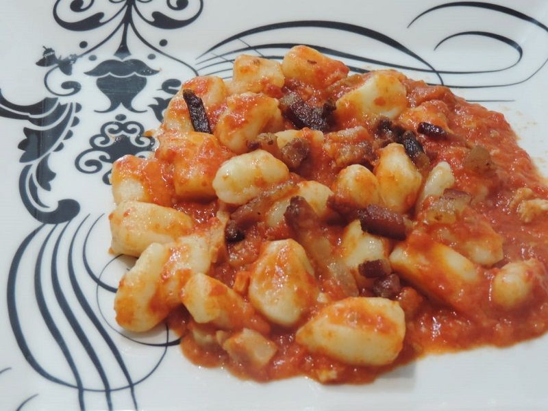 Nhoque com tomate, molho branco e bacon o Massas do Santana. (Foto: Divulgação/Massas do Santana)