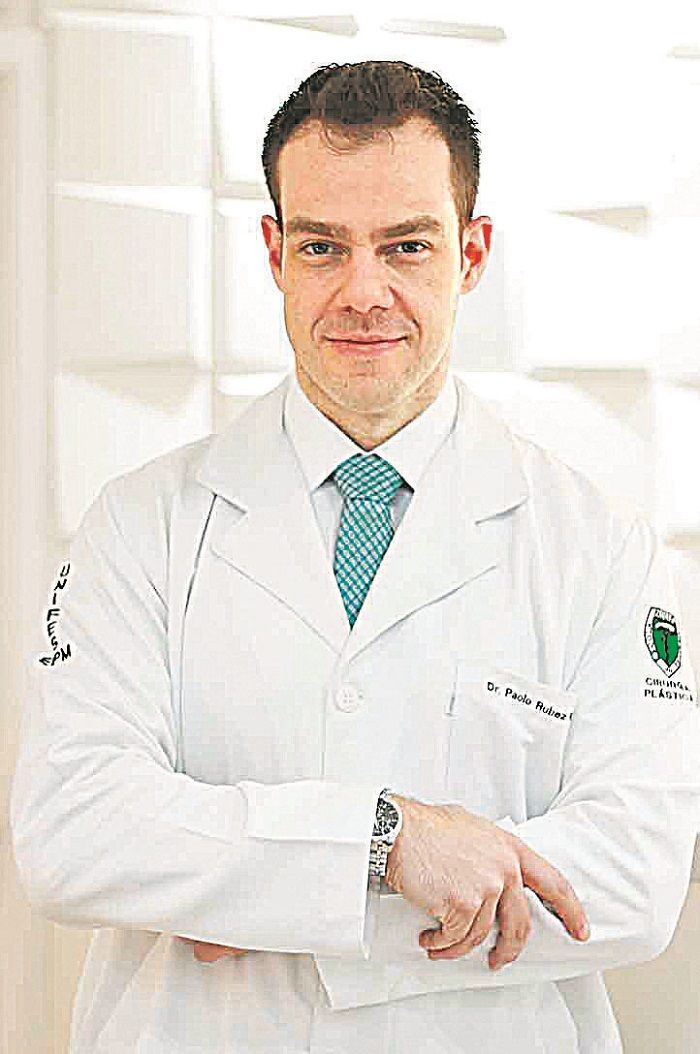 o cirurgião plástico Paolo Rubez é um dos poucos no Brasil a realizar o procedimento (Foto: Divulgação)