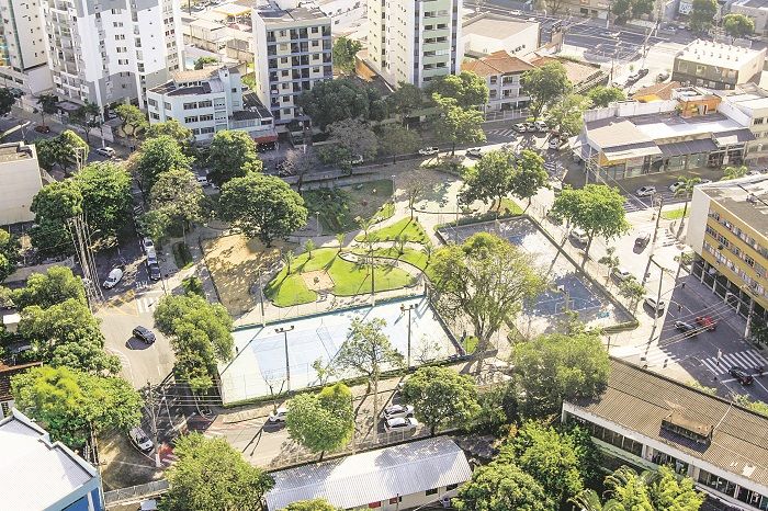 Praça do Cauê, em Vitória: faixas de acesso à ponte vão ser construídas passando pelo meio do local (Foto: Dayana Souza - 09/09/2020)
