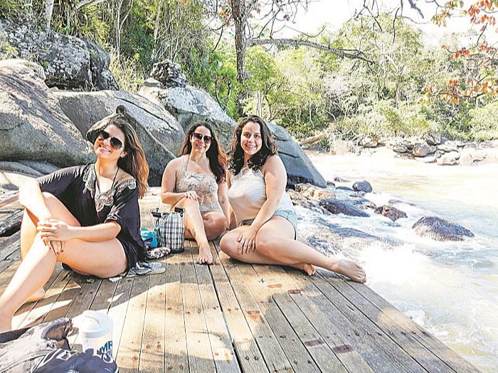 A engenheira mecânica Bruna Sesana, a engenheira química Gabriella Zane e a psicóloga Danielle Zane (Foto: Roberta Bourguignon)