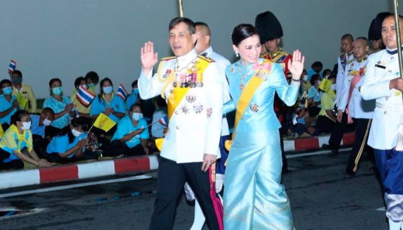 Rei Maha Vajiralongkorn e a rainha Suthida Bajrasudhabimalalakshana (Foto: Royal Office)