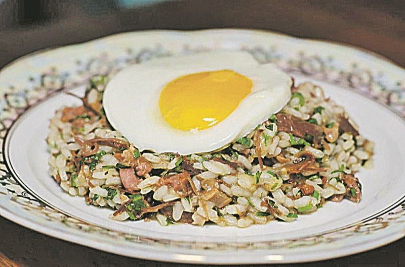 Risotto com linguiça defumada, agrião e ovo trufado do Oriundi, em Santa Lúcia. (Foto: Divulgação/Marcelle Louback)