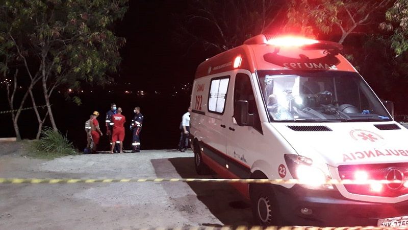 Samu e Corpo de Bombeiros atuaram na ocorrência em Santo Antônio, Vitória. (Foto: Leonardo Bicalho/AT)
