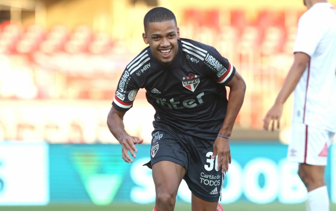 De virada, o São Paulo superou o Fluminense no Morumbi e subiu para a vice-liderança do Brasileirão (Foto: São Paulo/Twitter)