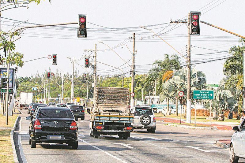 Avanço de sinal na Fernando Ferrari: após notificação de suspensão da carteira, motorista tem direito a 3 recursos (Foto: Fábio Nunes/AT)