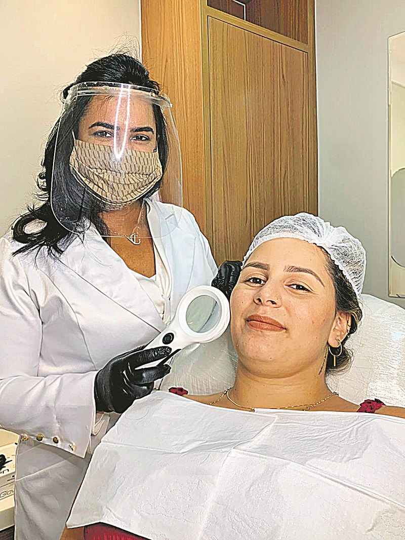 A estudante Bruna Rezende de Holanda, de 20 anos, recorreu ao Melasma Off da biomédica Vanessa Cabral (Foto: Divulgação)