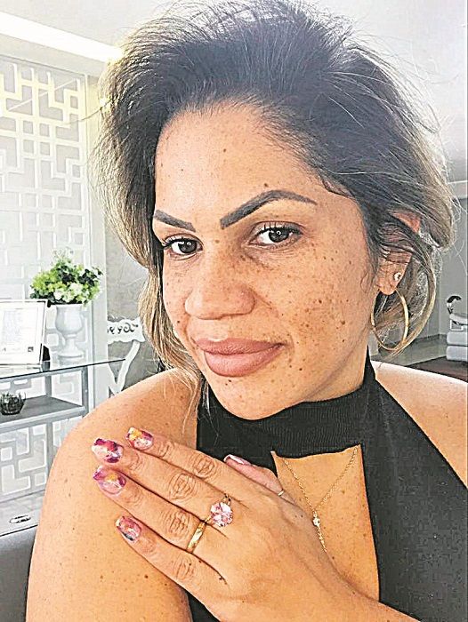 A empresária Urssula Agnes diz que estilo de nail art é a cara do verão (Foto: Divulgação)