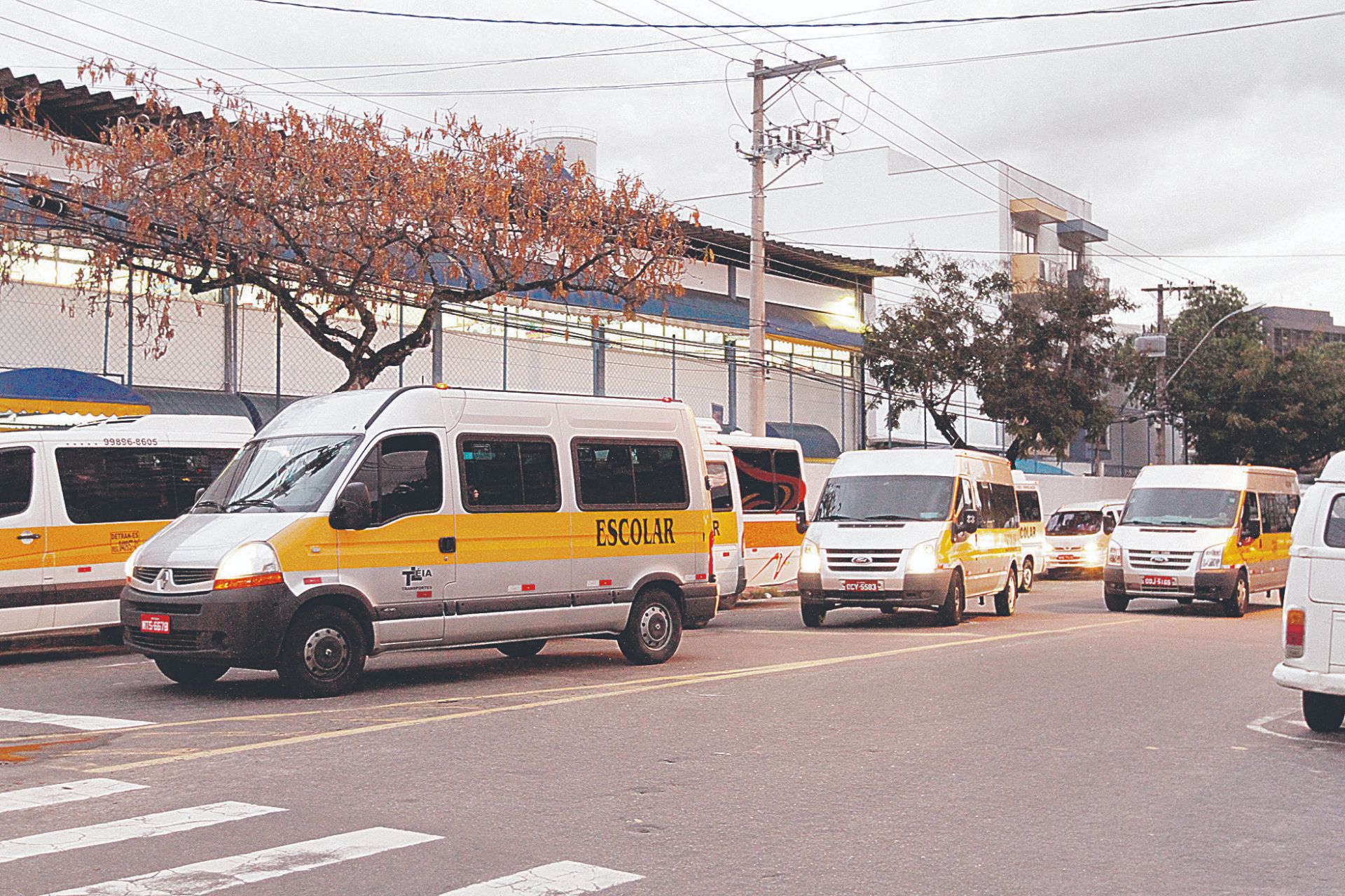 Vans escolares (Foto: Thiago Coutinho/Arquivo AT)