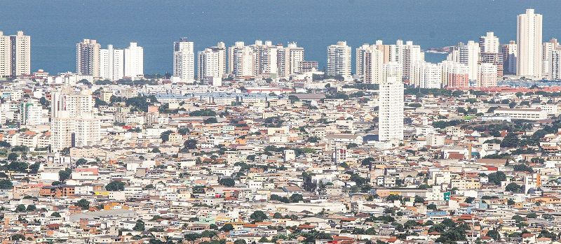 Cidade de Vila Velha: 2.500 pessoas foram despejadas dos imóveis em que viviam no Estado (Foto: Rodrigo Gavini — 13/06/2018)