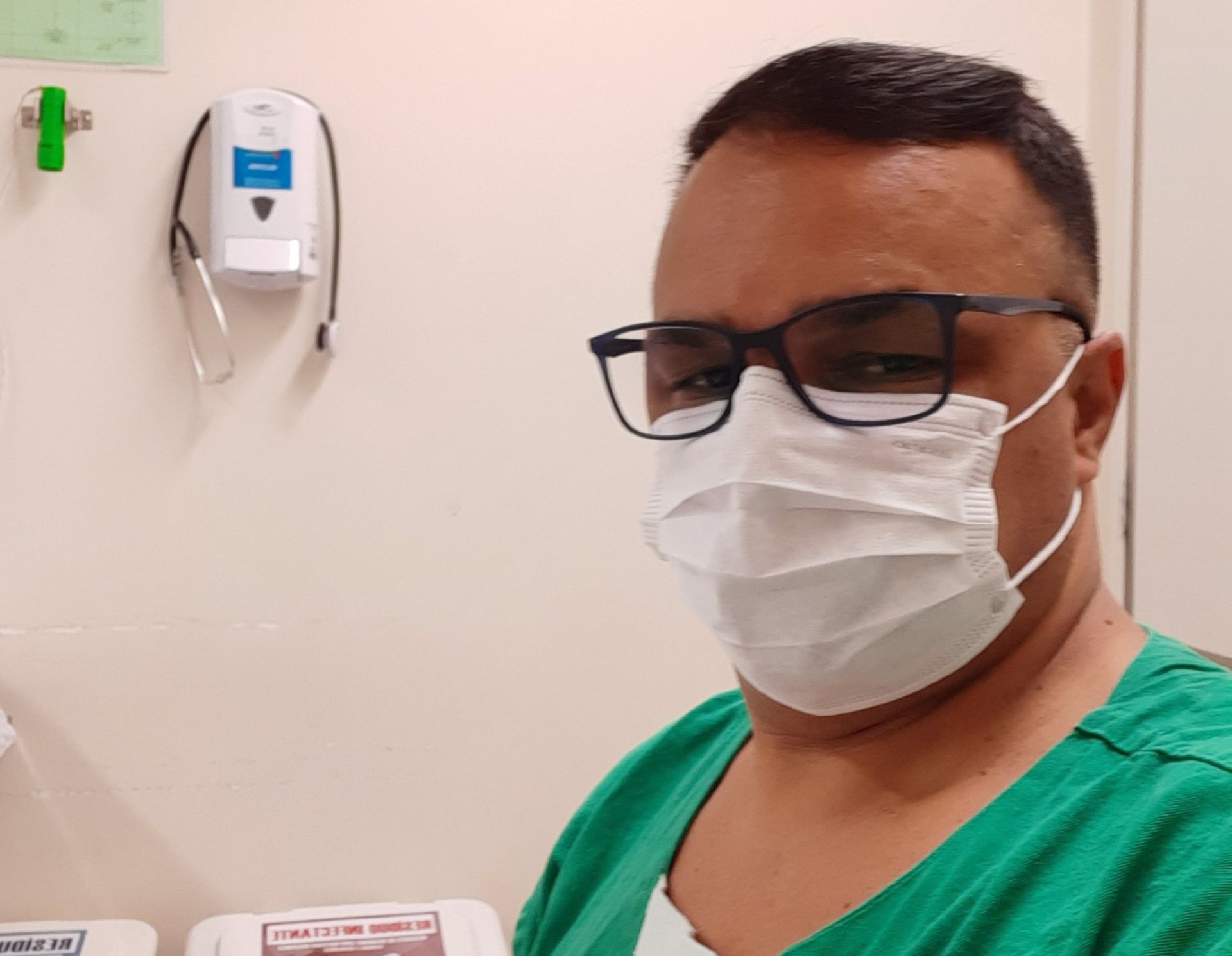Foto utilizada na página do Facebook do enfermeiro (Foto: Reprodução/Facebook)