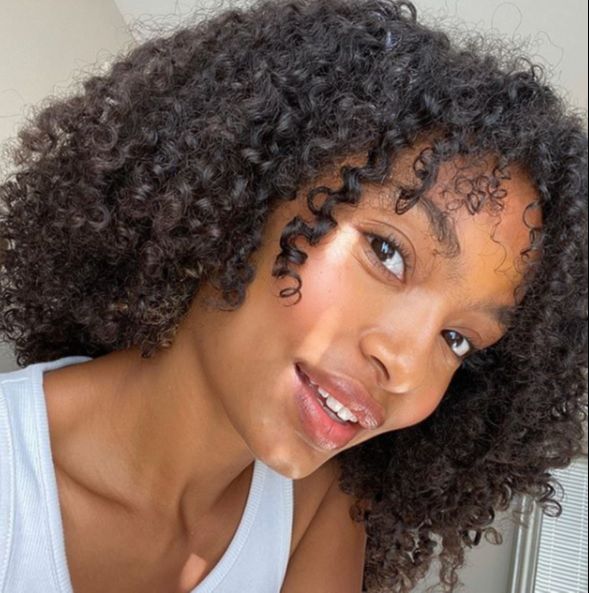 A atriz Yara Shahidi (Foto: Reprodução/ Instagram @yarashahidi)