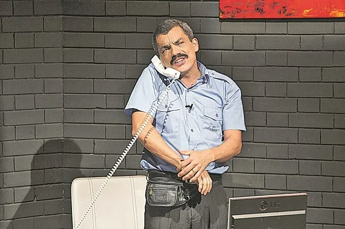O ator, produtor e diretor Alexandre Lino, 45 anos, interpreta o porteiro Waldisney