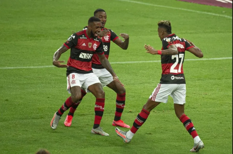 Jogadores do Flamengo comemoram resultado na Libertadores