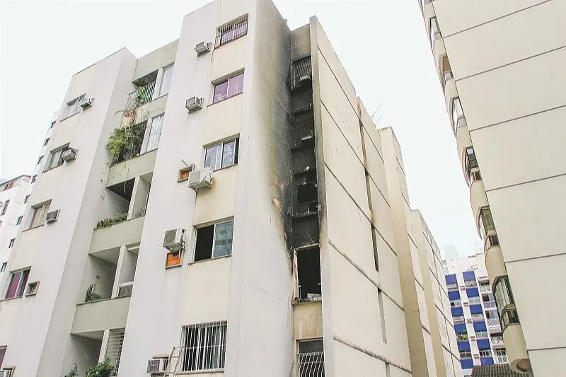 Imagem ilustrativa da imagem Suspeita é de que incêndio em apartamento começou na fiação do ventilador de teto