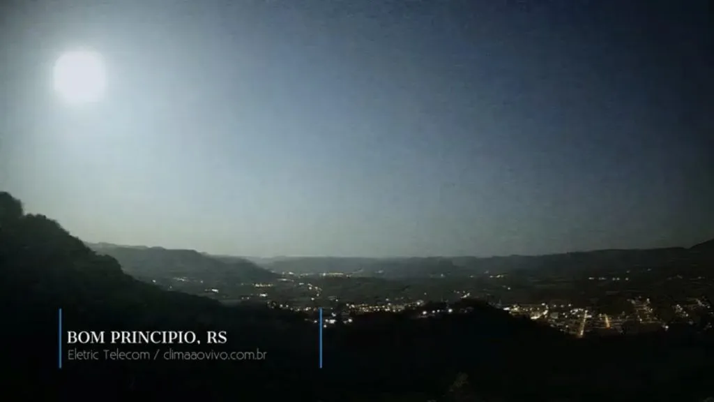 Imagem ilustrativa da imagem Meteoro de grande magnitude transforma noite em dia. Veja fotos e vídeo