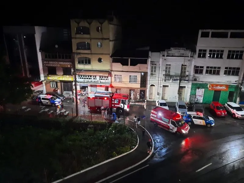 Imagem ilustrativa da imagem Pedra rola e atinge casa com três pessoas no Centro de Vitória