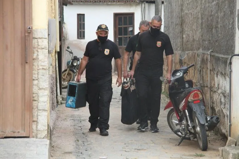Policiais recolheram equipamentos e documentos na Operação Apanha