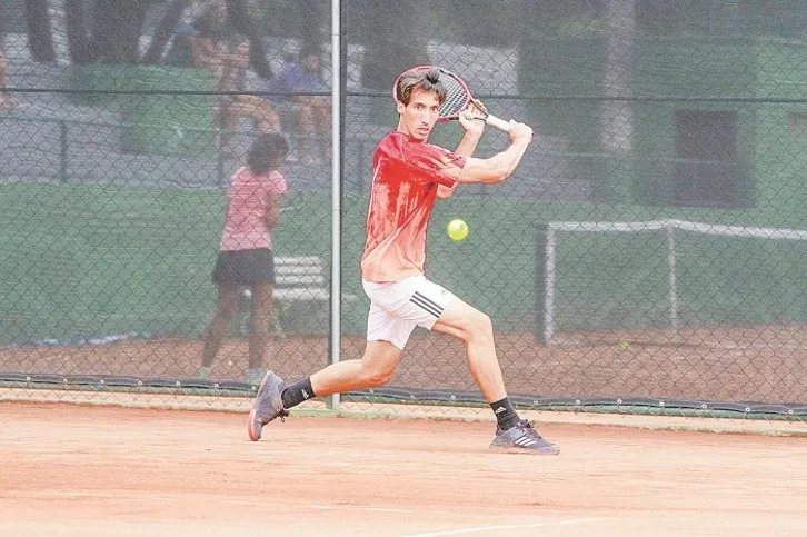 Brayner Carvalho foi o campeão da 1ª classe, principal categoria,  da 8ª edição do Tribuna Open de Tênis