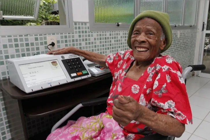 Imagem ilustrativa da imagem Morre aos 115 anos a eleitora mais idosa do Estado, dona Leopa