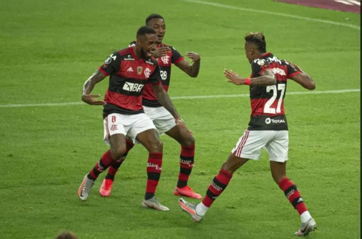 Jogadores do Flamengo comemoram resultado na Libertadores