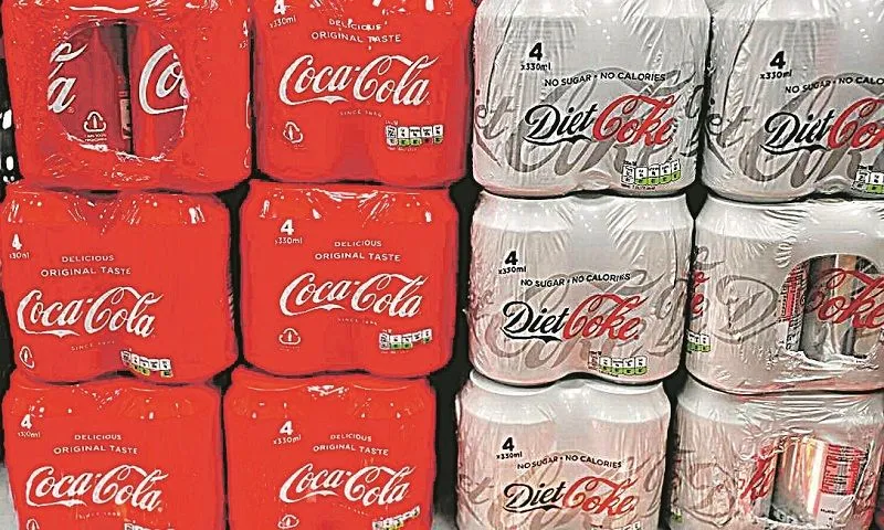 Imagem ilustrativa da imagem Coca-Cola vai deixar de fabricar 200 marcas de refrigerante