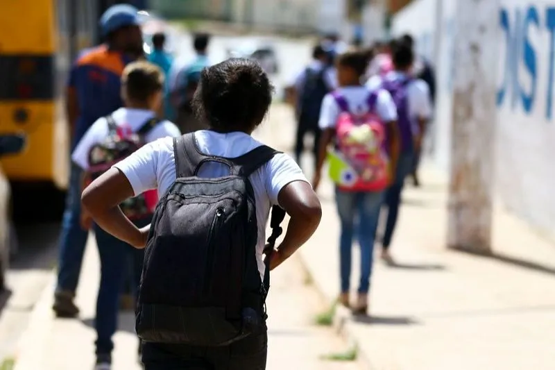 Imagem ilustrativa da imagem RJ retoma aulas presenciais nesta segunda para alunos do 3º ano do ensino médio