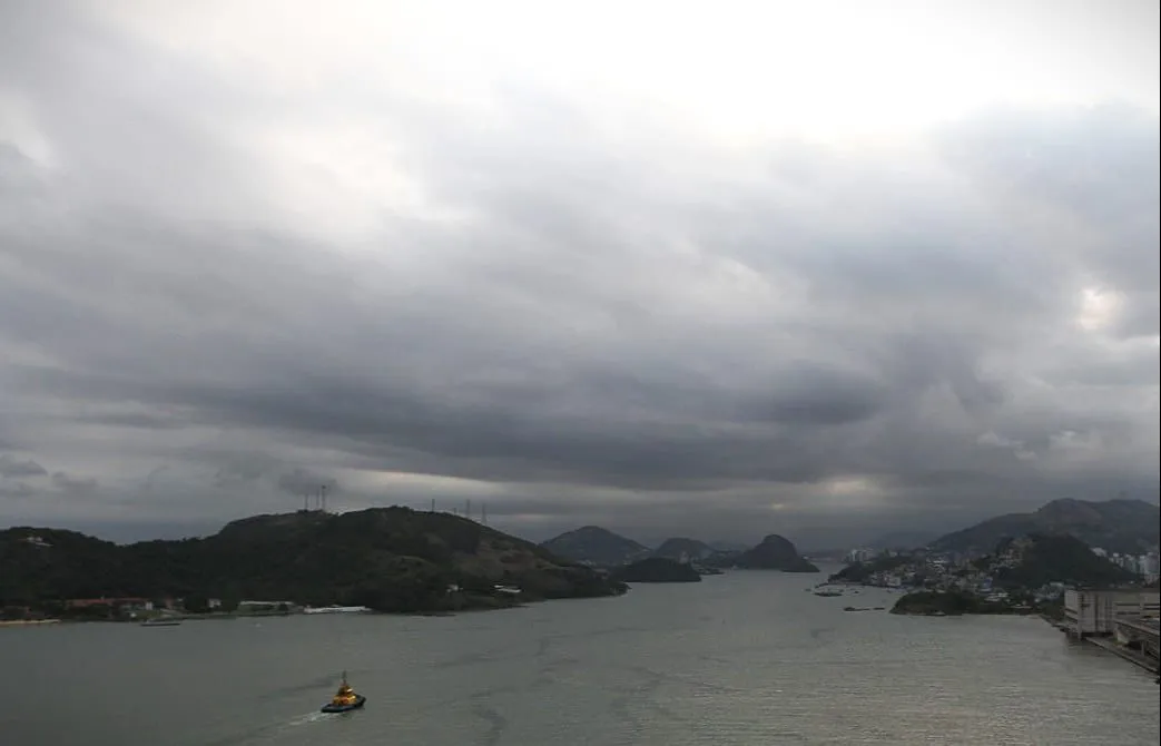 Imagem ilustrativa da imagem Semana começa com alerta máximo para chuva volumosa no Estado