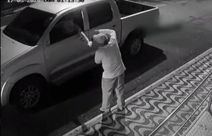 Imagem ilustrativa da imagem Empresário é preso por arrastar morador de rua com uma Hilux até a morte