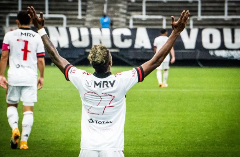 Imagem ilustrativa da imagem Flamengo massacra Corinthians no Itaquerão, com vitória de 5 a 1