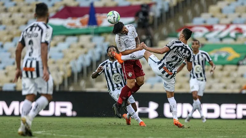 Imagem ilustrativa da imagem Com semana marcante, Ângelo supera Pelé e é o 2º mais novo a jogar pelo Santos